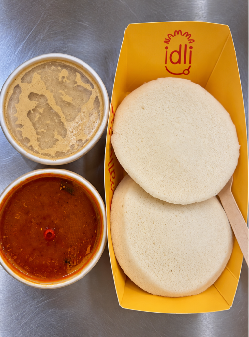 Thatte Idly with chutney — 2 pieces